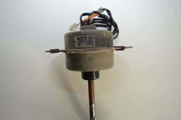 Moteur ventilateur HITACHI RRMB 3928 pour HITACHI RAM-70QH1 / RAM-80QH1 / RAM-80QH5 (OCCASION) – Image 2
