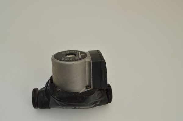 Circulateur de chauffage 3 vitesses GRUNDFOS UPS025-70 180  (OCCASION) – Image 2