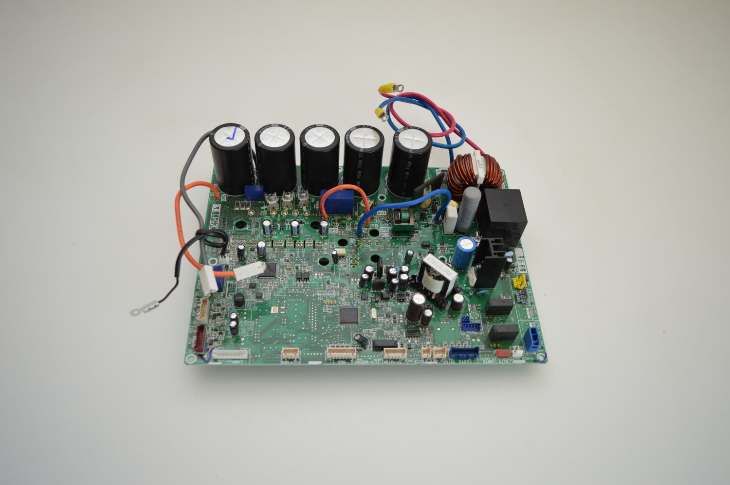 Carte principale / main board DAIKIN EC0641 pour AIRMAT AMCH100ADV1 / RZQ100C7V / A5LCY40ER-ACDA / AZQS125A7V1B (Référence Daikin: 301357P / 5014170) (OCCASION) – Image 2