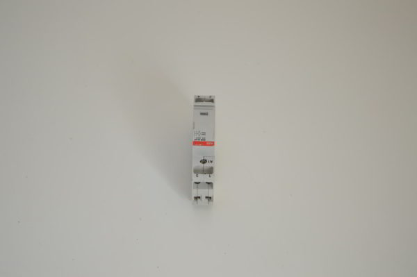 Contacteur modulaire Monophasé ABB 20A (2N0)  (OCCASION) – Image 2
