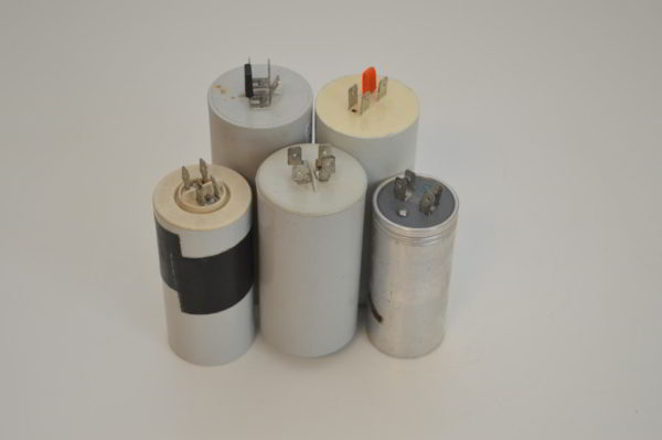 Condensateur OCCASION: Valeur comprise entre 35 et 40 uF