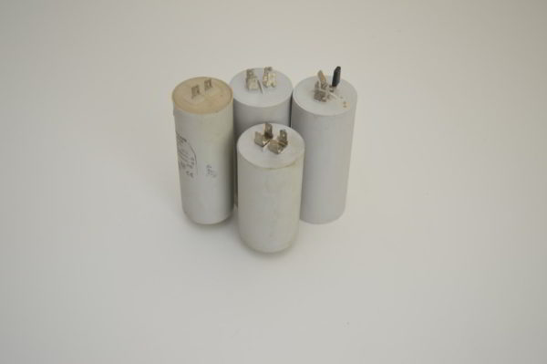 Condensateur OCCASION (Plastique): Valeur comprise entre 45 et 50 uF