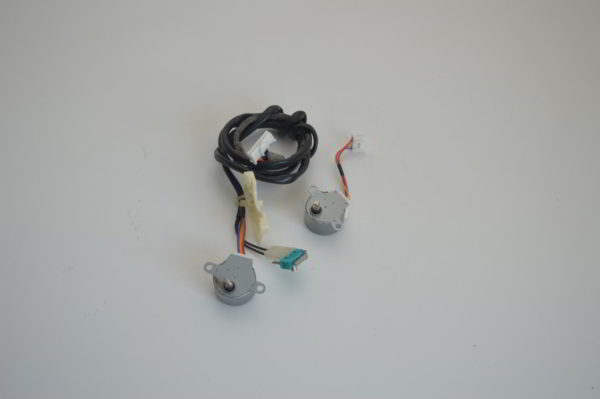 Lot de 2 moteurs de volets et d'1 micro-switch DAIKIN pour console FVXS50BVMB  (OCCASION) – Image 2