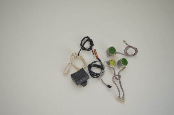 Lot Moteurs Volets + 2 Sondes + Condensateur 1,3uF pour mural FUJITSU ASY 18/24 LBAJ (OCCASION) – Image 2