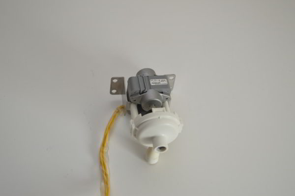 Pompe de relevage DAIKIN pour unité intérieure FBQ60B8V1   Réf: 137998J  (NEUF)