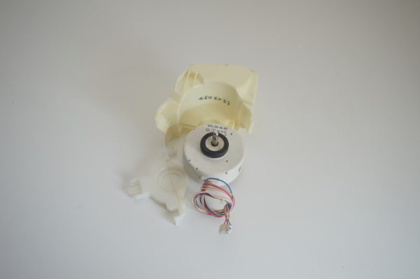 Moteur Turbine (DC FAN MOTOR) DAIKIN KFD-280-40-8G pour FTXG 25/35 JV1BS / FTXG 25/35 JV1BW  (OCCASION) – Image 5