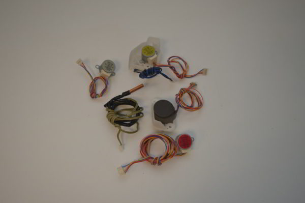 Lot de 4 Moteurs Volets+1 Sonde+2 Switchs pour console FUJITSU/ATLANTIC AGYF09LAC  (OCCASION)