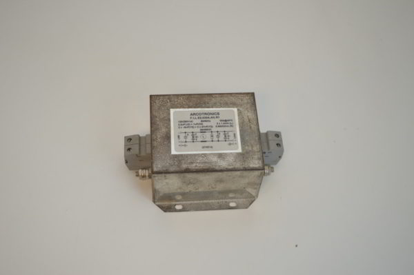 Filtre réseau monophasé ARCOTRONICS 30A/250VAC  Réf: F.LL.E2.030A.AN.R1   (OCCASION)
