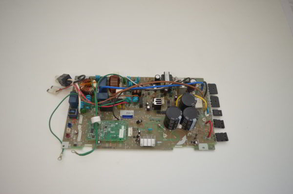 Carte Main Hitachi RRZK8Q93 pour RAW-25NH2A  (Réf: PMRAW25NH2AS01) (OCCASION)