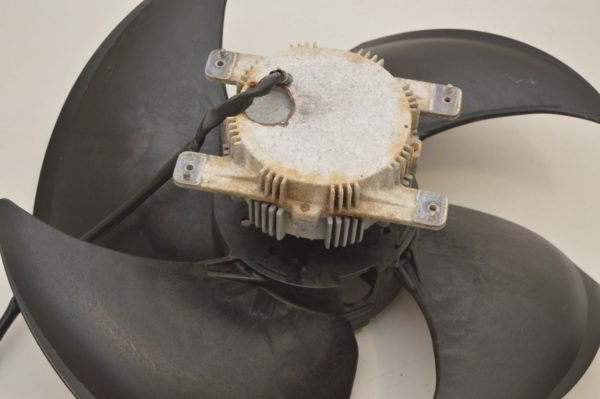 Ventilateur (Moteur + Hélice) DAIKIN pour CMSQ250A7W1B (Réf: 300735P + 300638P) (OCCASION) – Image 4