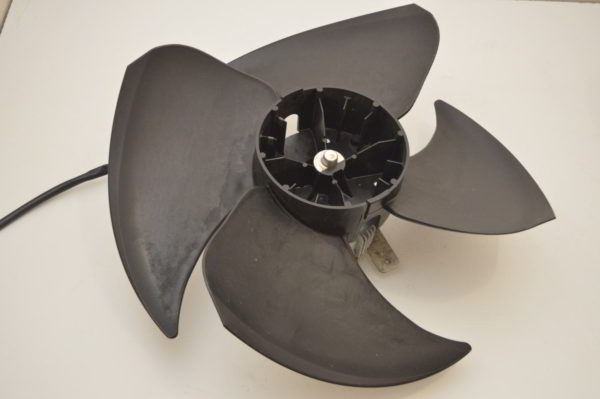 Ventilateur (Moteur + Hélice) DAIKIN pour CMSQ250A7W1B (Réf: 300735P + 300638P) (OCCASION)