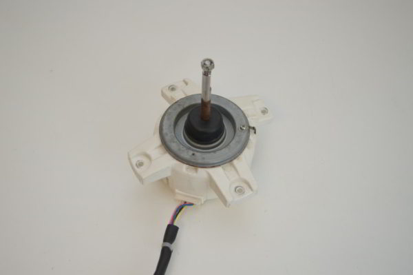 Moteur Ventilateur Panasonic pour  CU-TZ 20/25/35/42 WKE et CU-RZ35WKE (Réf: L6CAYYYL0124)  (OCCASION)