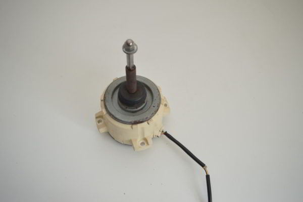 Moteur ventilateur HITACHI RRMB3978 (SIC-81FW-D8138-4) pour RAM-90QH5 (Réf: PMRAM90QH5908) (OCCASION) – Image 3