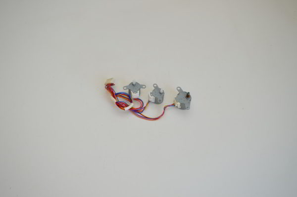 Lot de 3 micro moteurs de volet DAIKIN pour mural FTXG20/25/35/42/50G2V1B  (OCCASION) – Image 4