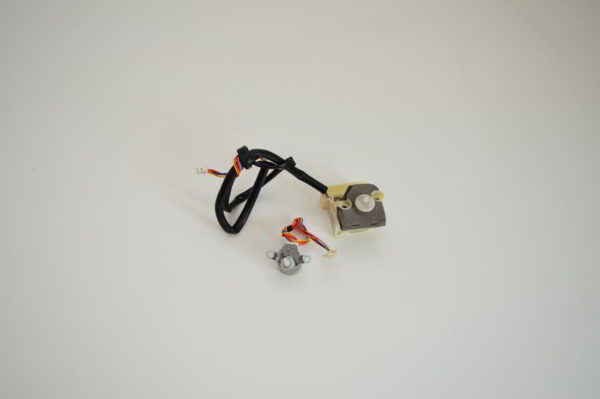 Lot de 2 Moteurs Volets (Bas et Haut) pour consoles DAIKIN FVXS25FV1B/ FVXS35FV1B/ FVXS50FV1B  (Réf: 151065J et 1767591) (OCCASION) – Image 2