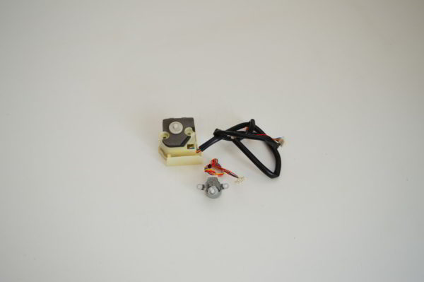 Lot de 2 Moteurs Volets (Bas et Haut) pour consoles DAIKIN FVXS25FV1B/ FVXS35FV1B/ FVXS50FV1B  (Réf: 151065J et 1767591) (OCCASION) – Image 3