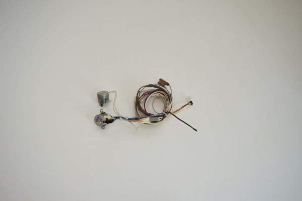 Lot de 2 Moteurs Volets + 2 Sondes + Micro Switch  pour mural HITACHI RAK-50NH5 (OCCASION) – Image 2