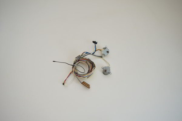 Lot de 2 Moteurs Volets + 2 Sondes + Micro Switch  pour mural HITACHI RAK-50NH5 (OCCASION) – Image 4