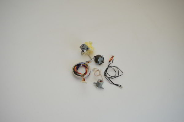 Lot de 3 Moteurs Volets + 2 Sondes  pour console Hitachi: RAF-25QH8(W) (Tailles: 25, 35 et 50)  (OCCASION) – Image 3