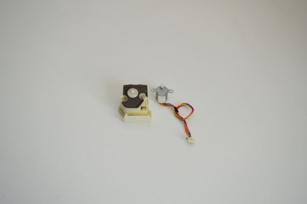 Lot de 2 Moteurs Volets (Bas et Haut) pour Console Panasonic: CS-E18GFEW  (OCCASION) – Image 2