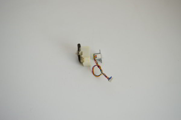 Lot de 2 Moteurs Volets (Bas et Haut) pour Console Panasonic: CS-E18GFEW  (OCCASION) – Image 3