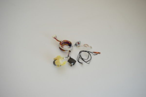 Lot de 3 Moteurs Volets + 2 Sondes  pour console Hitachi: RAF-25QH8(W) (Tailles: 25, 35 et 50)  (OCCASION)