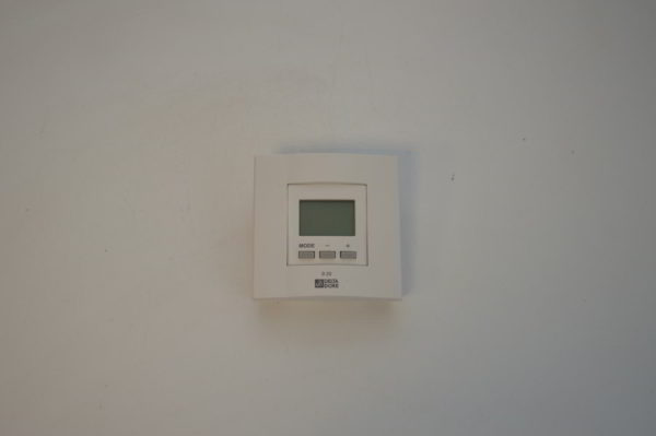 Thermostat d'ambiance digital DELTA DORE D 20 non programmable (OCCASION)
