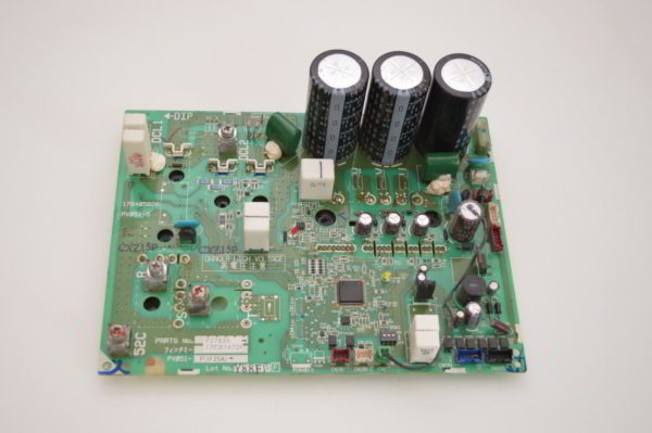 Carte INVERTER pour groupe Hitachi RHUE-5AVHN. (Références E01822 ou P29545 ou P27835)  (OCCASION)
