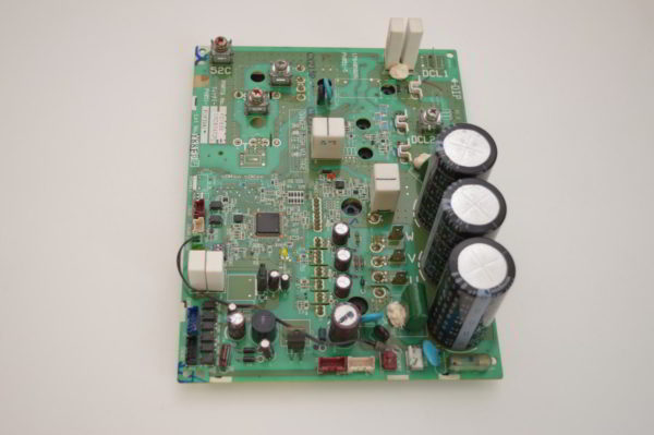 Carte INVERTER pour groupe Hitachi RHUE-5AVHN. (Références E01822 ou P29545 ou P27835)  (OCCASION) – Image 2