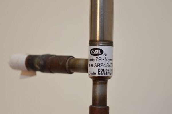Corps détendeur CAREL  E2V24USF10  Rev1.2 pour Airwell HT Aqu@Scop HT V2 18-9  (OCCASION) – Image 3