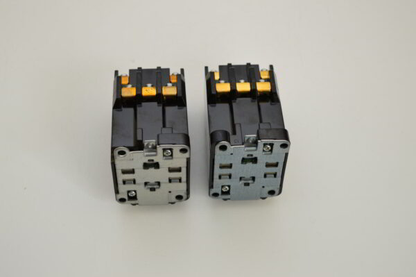 Lot de 2 Contacteurs de Puissance (MAGNETIC CONTACTOR) Togami Electric pour module Hydraulique DAIKIN  Type: CLK-26J-P6    (OCCASION) – Image 2