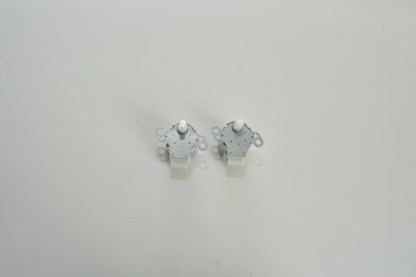 Lot de 2 micros moteurs de volet (SANKYO) DM61J483H02 pour mural Mitsubishi Electric MSZ-AP15VGK-E2 / MSZ-AP20VGK-E1 (OCCASION) – Image 2