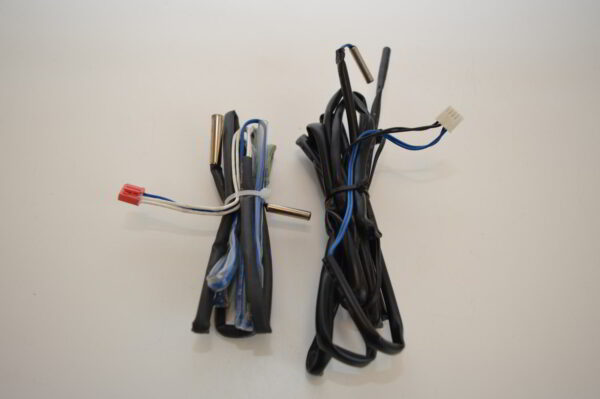 Lot de 4 sondes pour Groupe Mécatherm: MECA12HPO U1 / LG: AHUW126AD  (OCCASION)