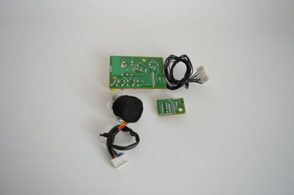 Carte Display: LED/Infrarouge/Poussoir (3P273252-1) (Référence d'origine: 5007511) + Carte Switch (3P273254-1) (Référence d'origine: 5007512)  + Moteur volet (Référence d'origine: 1906543) pour Console DAIKIN FVXG35K2V1B (OCCASION) – Image 2