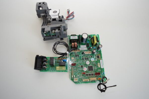 Carte de contrôle (Control PCB) DM00V179 (SM76A792G01) + Carte LED + Carte BP ( GCI 3AV0 ) + Carte Infrarouge + Carte Bornier pour mural Mitsubishi Electric MSZ-AY50VGK-E1 (Reférence d'origine: G2W060410)  (NEUF)
