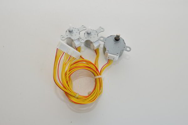Lot de 3 micros moteurs de volet SANKYO / NIDEC MSBPC20M21 (DM61N180H01) /MSFBC20C29 (DM61N219H01)  pour Console Mitsubishi Electric MFZ-KT50VG-E2 <H> / MFZ-KW60VG-E1 ( Réf: M21EA5306 ) (NEUF) – Image 2