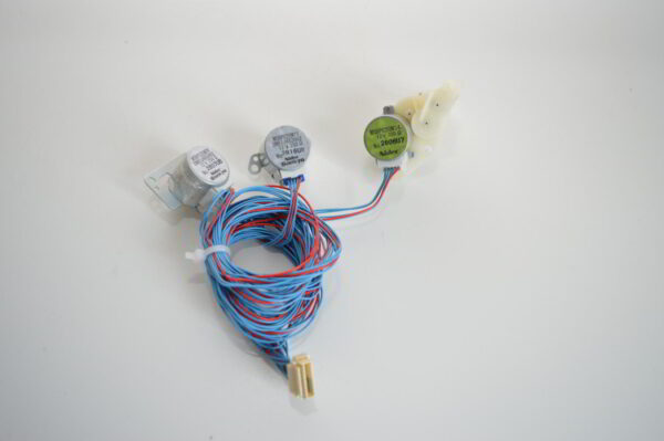 Lot de 3 moteurs de volet Nidec / Sankyo MSBPC2OM34 / MSBPC20M16 /  MSBPC20M24 pour mural Mitsubishi Electric MSZ-AY50VGK-E1 (Références d'origine: G2W003315 / G2W002315 / G2W001320) (OCCASION)