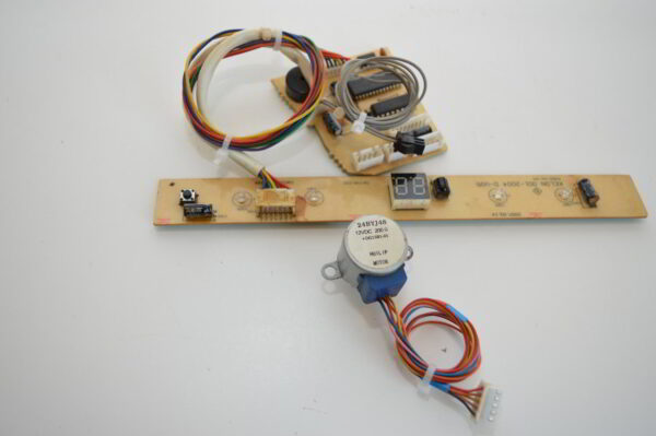 Lot de 2 Cartes LED + BP + Capteur IR (KELON 001-2004 D-V05) + Moteur de volet 24BYJ48 pour mural HISENSE AS-09HR4SVCUL (OCCASION)