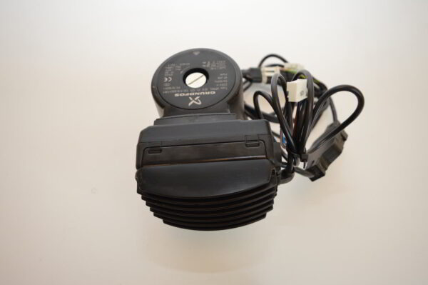 Circulateur GRUNDFOS UPMXL GE0 25-125 130 (P/N: 99541381) pour Module DAIKIN EAVH16S18DA6V (Référence d’origine: 5023281) (OCCASION) – Image 2