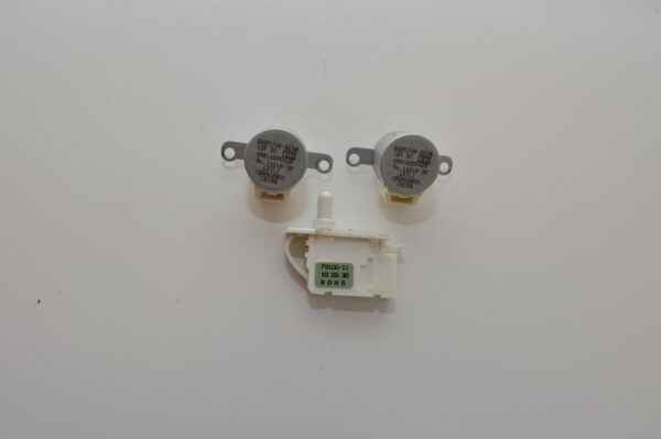 Lot de 2 Moteurs de volet 24BYJ48-543W + Switch PS100-11  pour plafonnier LG UV24 NBD (OCCASION)