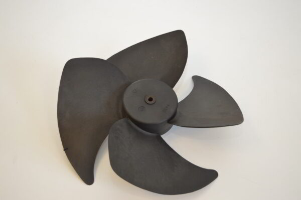 Hélice 4 pales Diamètre 450 mm pour pompe à chaleur de piscine COMPETITION 50 HPRA-E  (OCCASION)