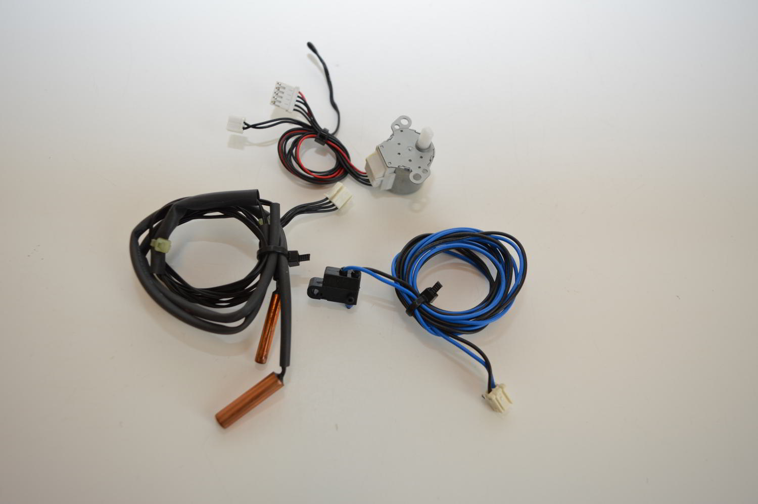 Lot des 3 sondes + micromoteur et Micro contact (SANKYO) DM61J483H02 pour mural Mitsubishi Electric MSZ-GE25VA-E1 (OCCASION) – Image 2