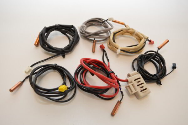 Lot de 7 sondes pour groupe Mitsubishi PUHZ-SHW112VHAR4.UK / PUHZ-SHW80VHAR4.UK / PUHZ-SHW112VHAR4-BS.UK4 (Référence d’origine: S70E61202 + S70E5202 +S70E58202 + S70E65202 + S70E63202 +S70E31202) (OCCASION)