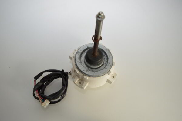 Moteur ventilateur Mitsubishi Electric RG61V143H17 pour Mitsubishi PUHZ-HRP100VHA2 / PUHZ-ZRP100VKA / PUHZ-HRP100YHA2 (Référence d'origine: R01F15221)(OCCASION)