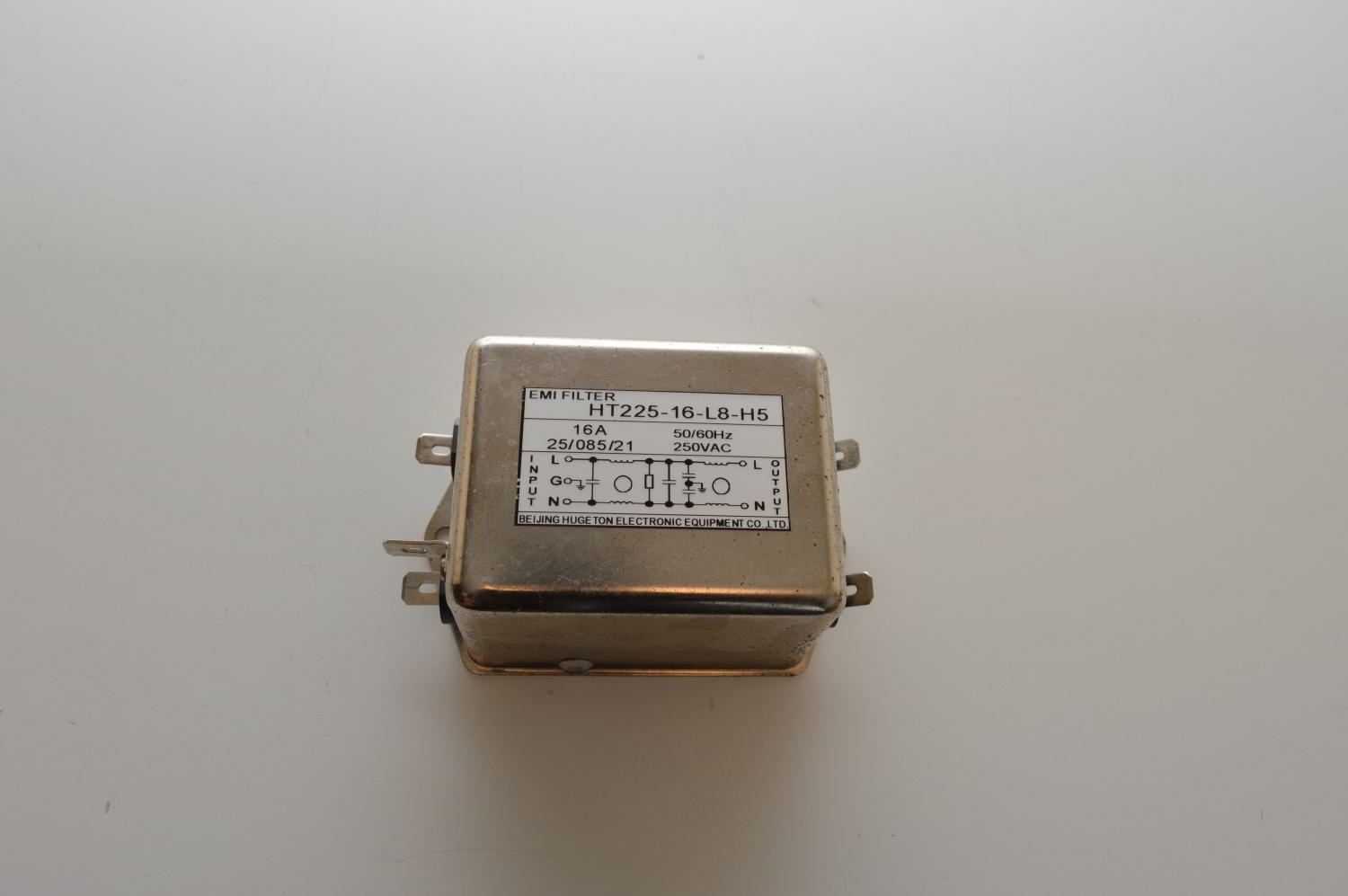 Filtre électromagnétique EMI FILTER HT225-16-L8-H5 (OCCASION)