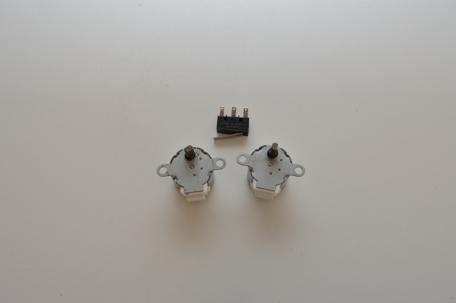 Lot de 2 moteurs Volet/Balayage MP24Z (0329 R et 0408 R) pour GENERAL/FUJITSU AWHZ14LBC / AWYZ14LBC / AWYZ18LBC (Ref: 898267/890702) (OCCASION) – Image 2