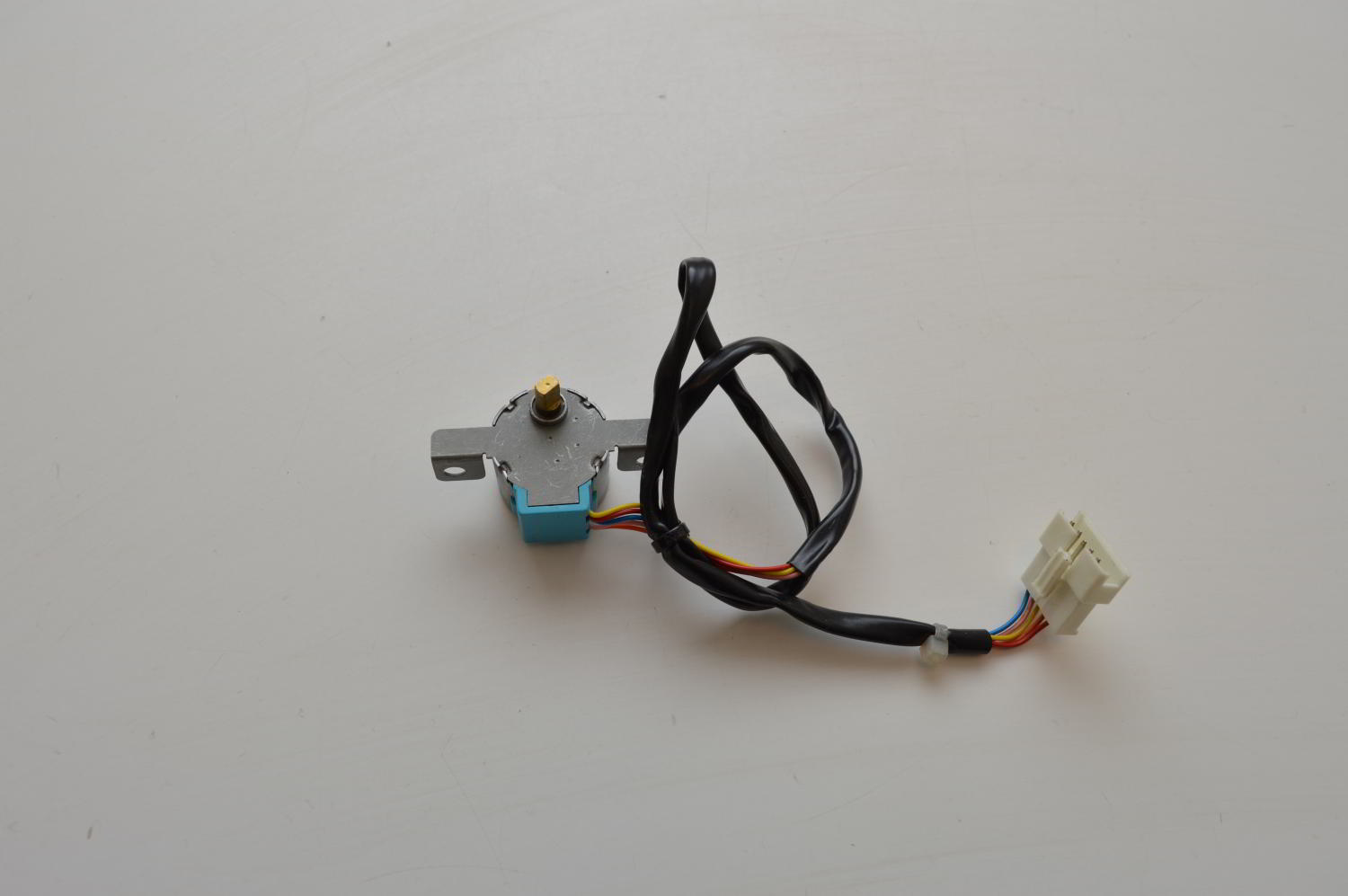 Moteur de volet / Step motor MP24GB pour mural DeLonghi DPW 130E F-AR 05 INU (OCCASION) – Image 2