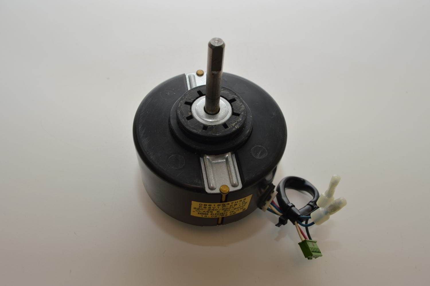 Moteur Turbine DB61B937H33 (PS4V17-KB-R) pour Mitsubishi Electric PKFY-P15VBM-ER3 / PKFY-P25VBM-ER5 / PKFY-P15VBM-E (Ref: T7WE36220) (OCCASION)