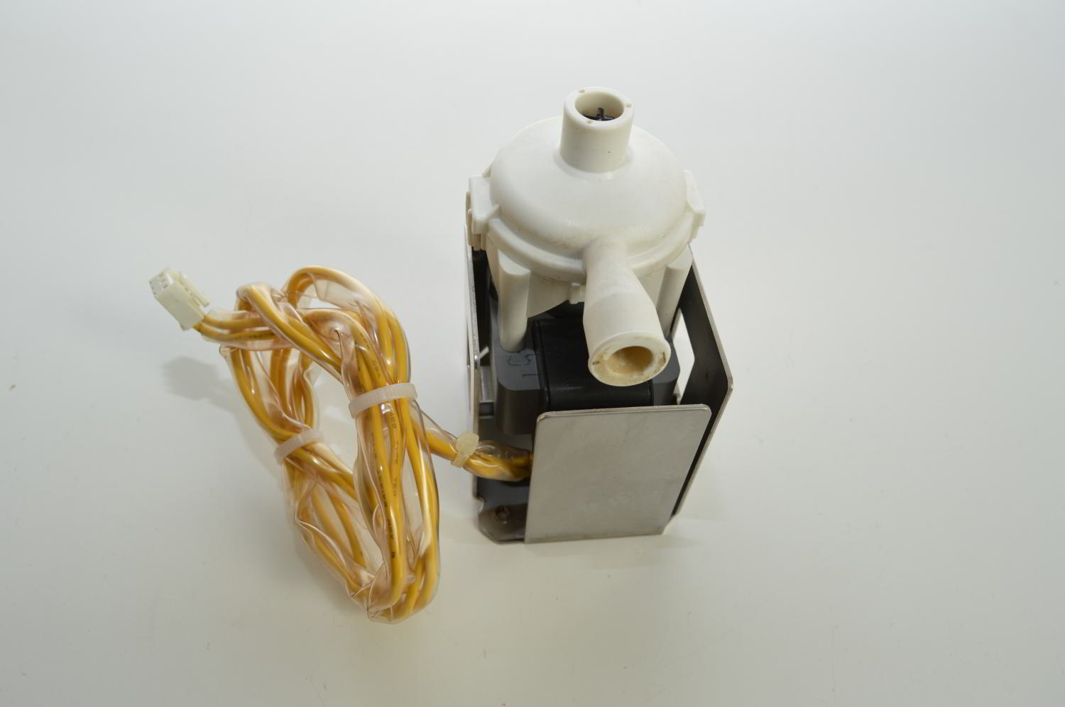 Pompe à condensat / Pompe de relevage / Drain Pump FUJIKOKI P220DB-029 pour Cassette DAIKIN FFQ60BV1B / FXZQ25M7V1B / FFQ50B7V1B (Ref: 1393705/139370J) (OCCASION)