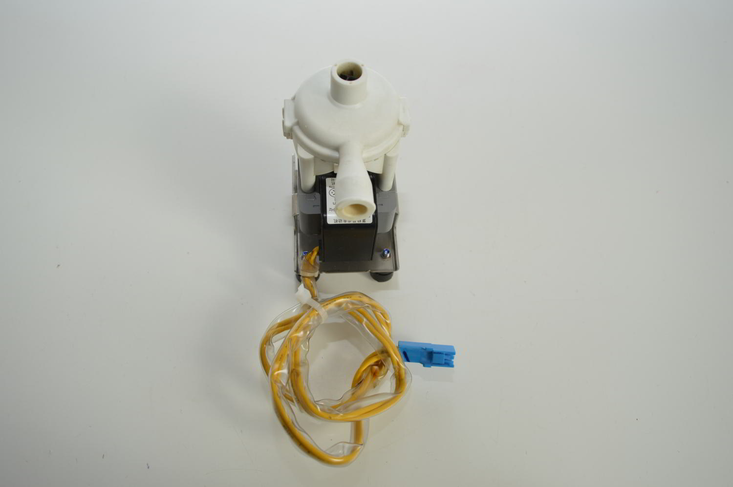 Pompe à condensat / pompe de relevage / Drain Pump FUJIKOKI P220DB-029 pour Mitsubishi Electric SLZ-KA50VALR3.TH / PLFY-P25VCM-E2.TH / PLFY-P40VCM-E1 (Ref: E27104355) (OCCASION)